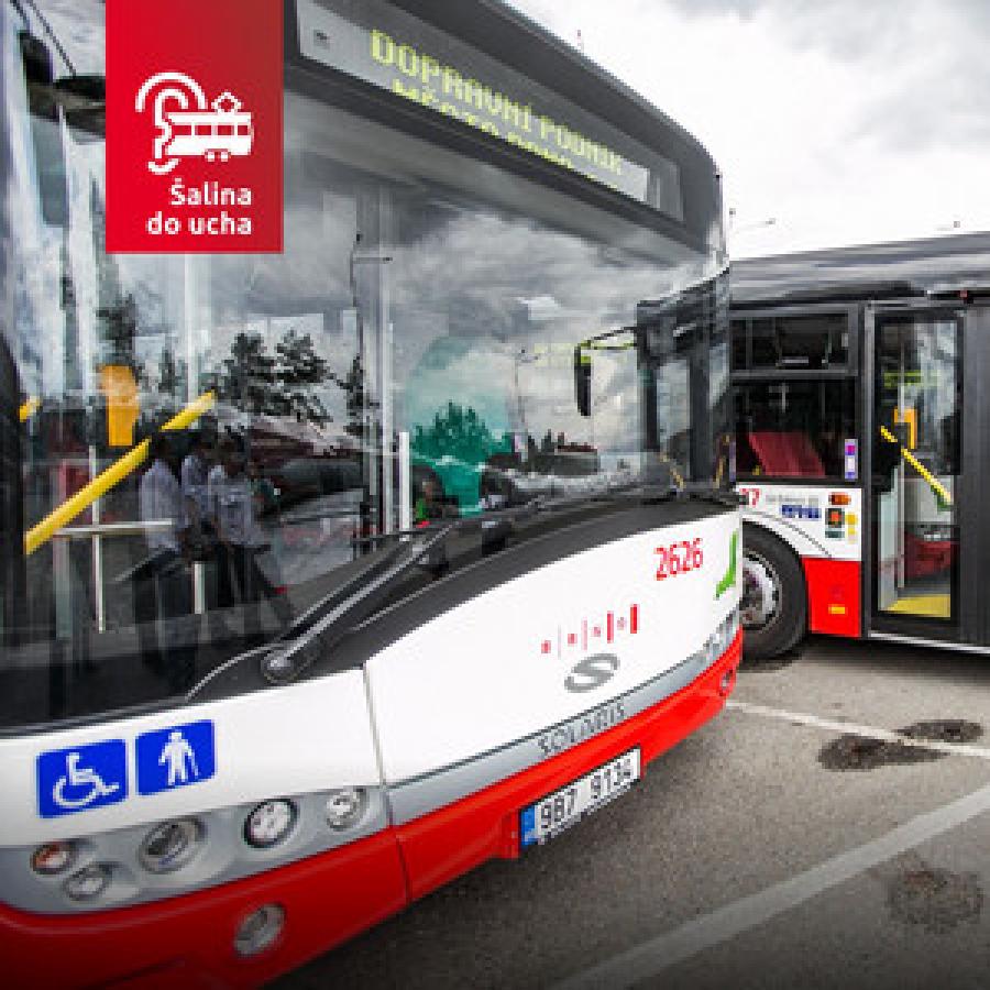 Na obrázku je kabina autobusu Dopravního podniku města Brna.